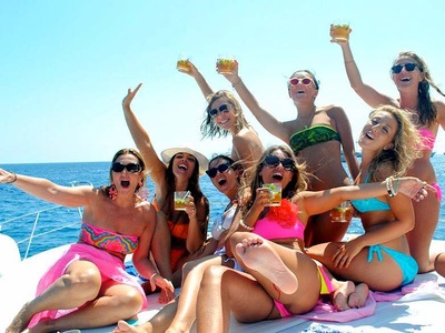 Costa del Sol hen party boat charters 