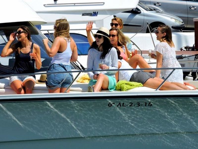 Boat charter with champagne in Marbella for hen weekend