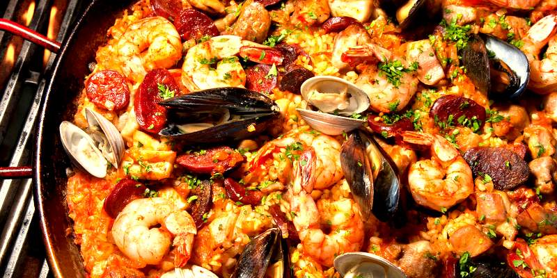 Spanish fish Paella for hen catering.
