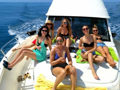 Hens on a boat cruise in Marbella